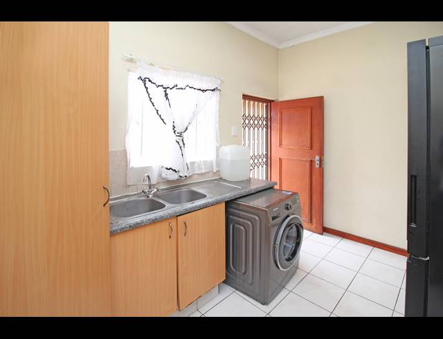 2 BEDROOM APARTMENT FOR SALE IN BUCCLEUCH